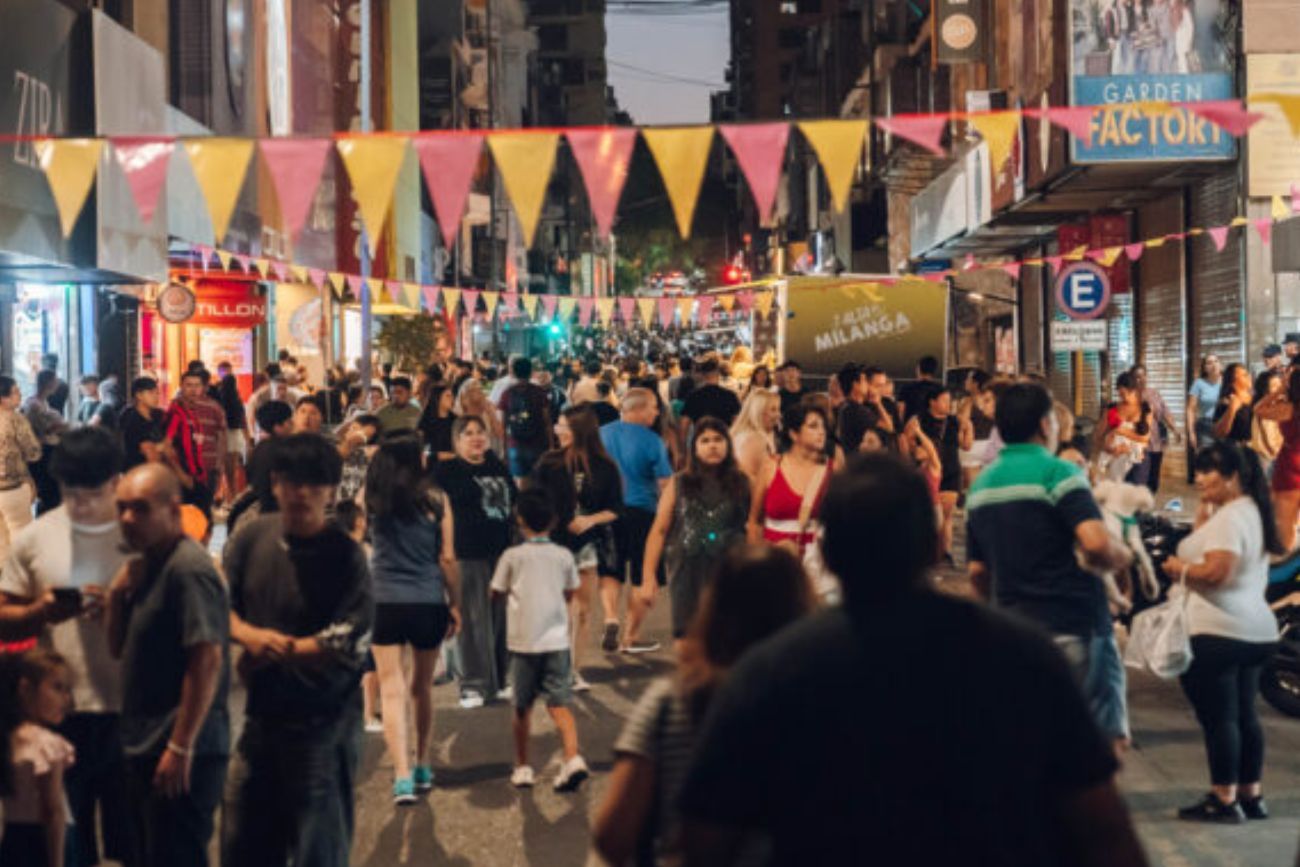 La Noche de las Galerías y las Peatonales tuvo gran concurrencia. 