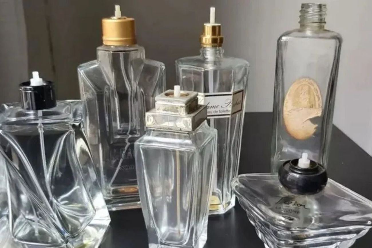 Los envases de perfume pueden convertirse en objetos decorativos, floreros o incluso difusores aromáticos.