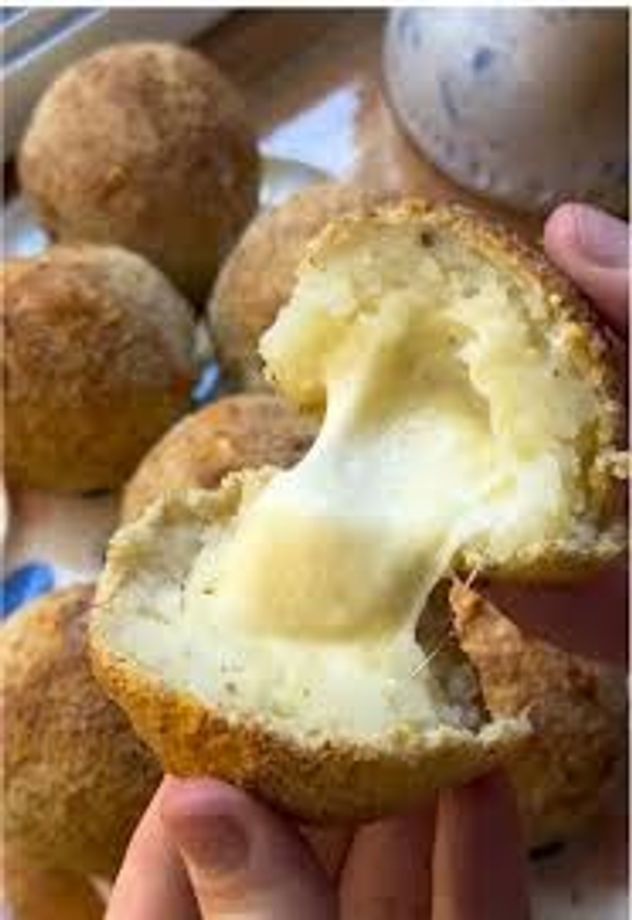 Bombas de papa rellenas de queso: la receta viral fácil y crocante que arrasa en TikTok.