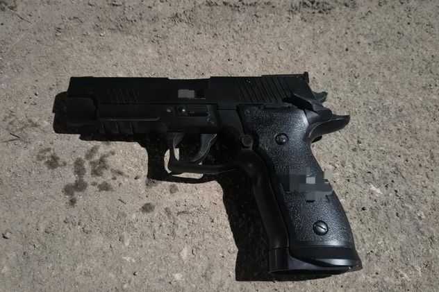Córdoba: la Policía recuperó una moto robada y detuvo a un adolescente con una réplica de arma.