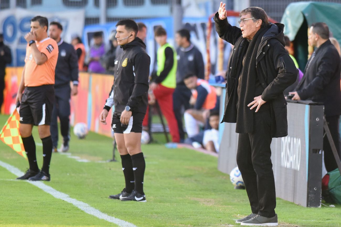 Julio Falcioni, DT de Atlético Tucumán.