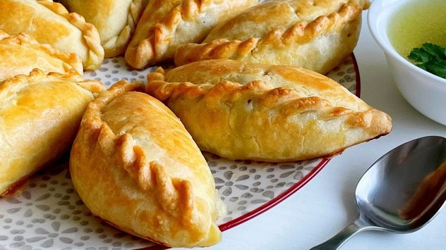 La receta de kibinai que conquista en redes: así son las tradicionales empanadas lituanas.