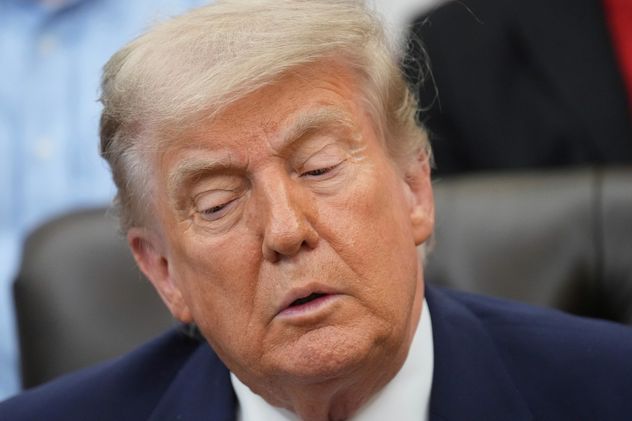 El presidente Donald Trump asiste a un evento sobre la flexibilización de una norma federal de refrigerantes, en el Despacho Oval de la Casa Blanca, el jueves 21 de mayo de 2026, en Washington. (Jacquelyn Martin)