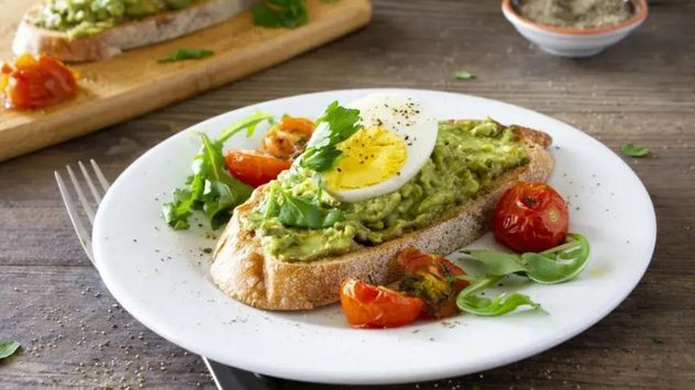 Los desayunos equilibrados pueden ayudar a mantener la energía y evitar la sensación de pesadez durante el invierno.