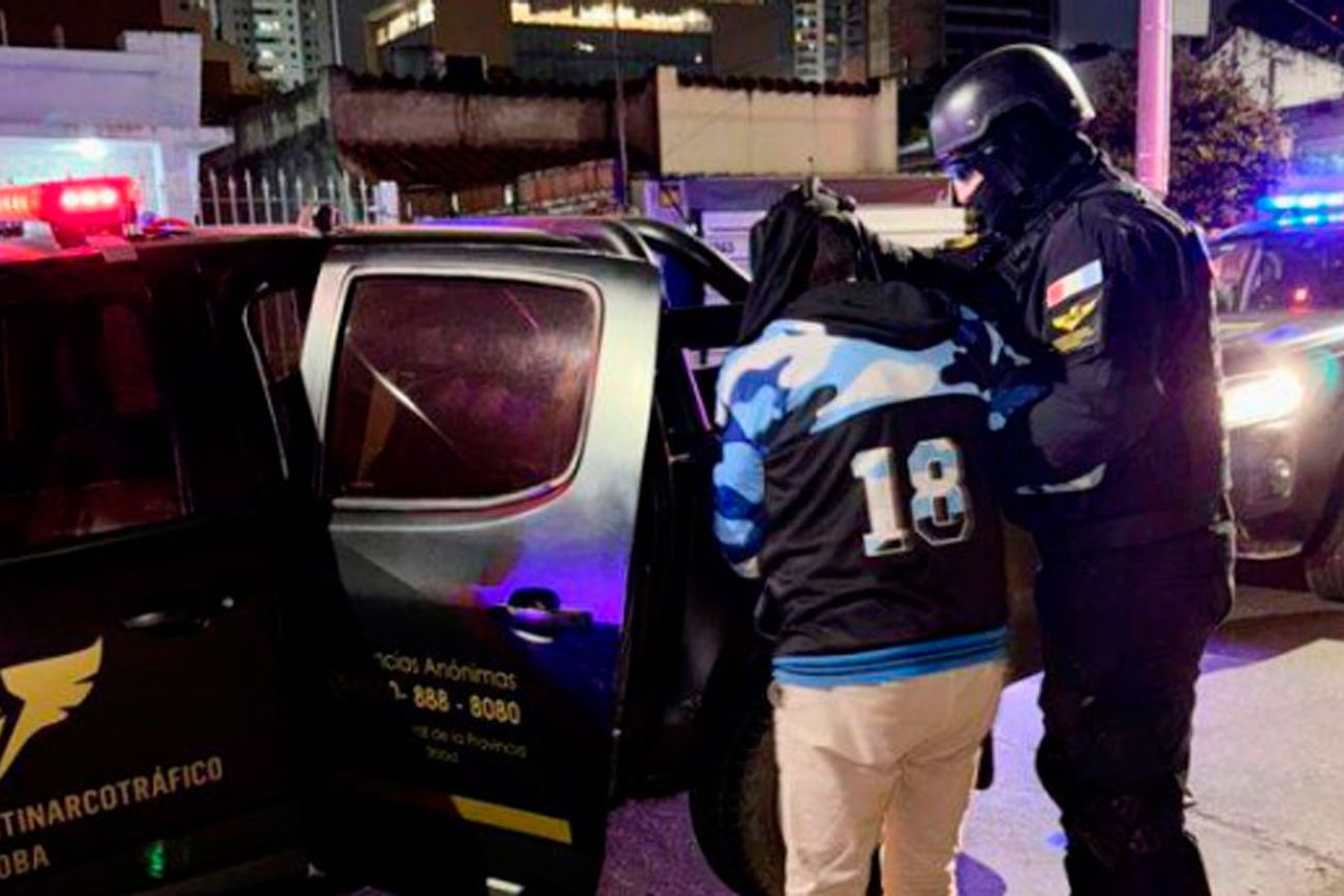 El sospechoso, al ser detenido. (Mpfcordoba.gob.ar)