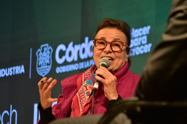 COYUNTURA Y AGRO. Silvia Naishtat, editora de la sección Economía del diario Clarín, expuso durante la jornada sobre el clima de negocios y de inversiones en el país.