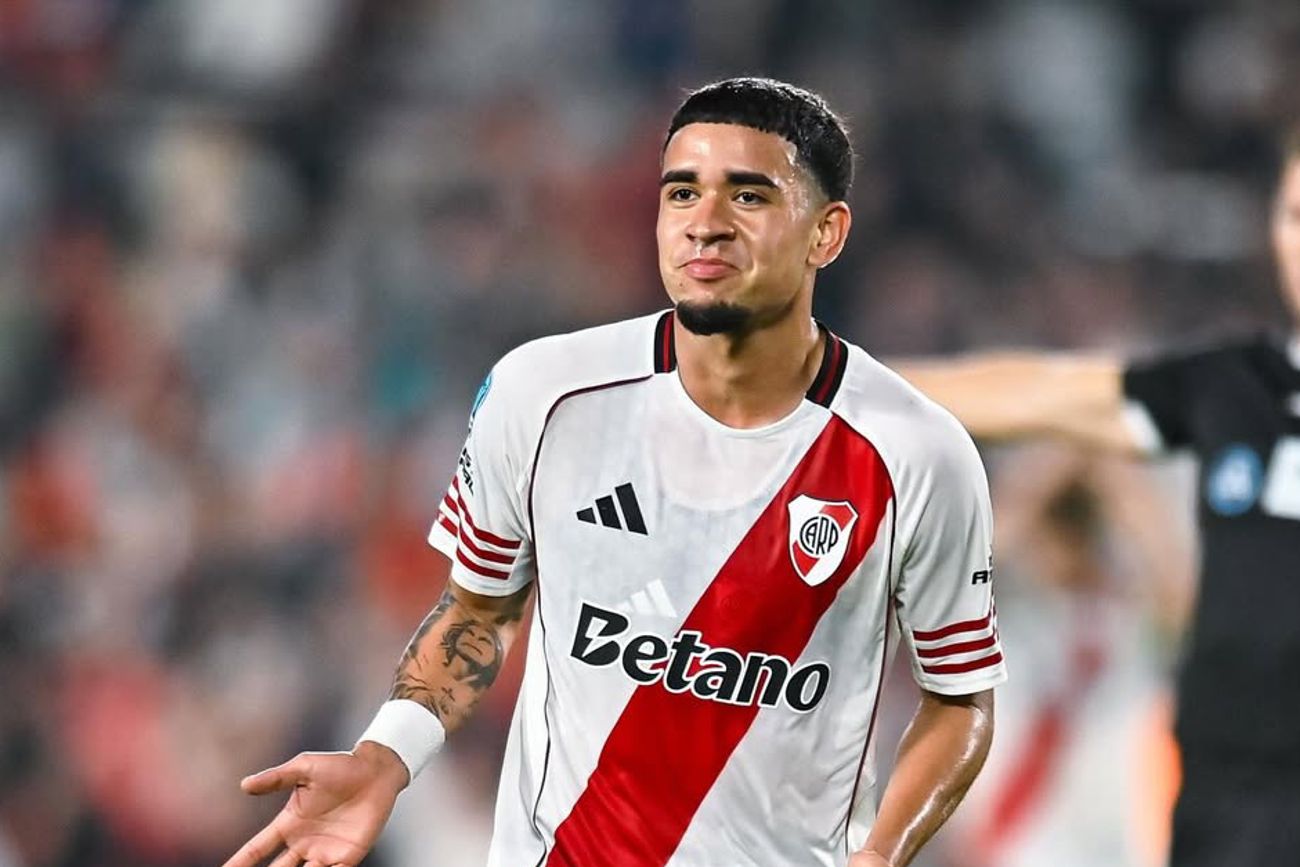 Chelsea no podrá llevarse a la joya de River: Kendry Páez seguirá y podrá jugar ante Belgrano