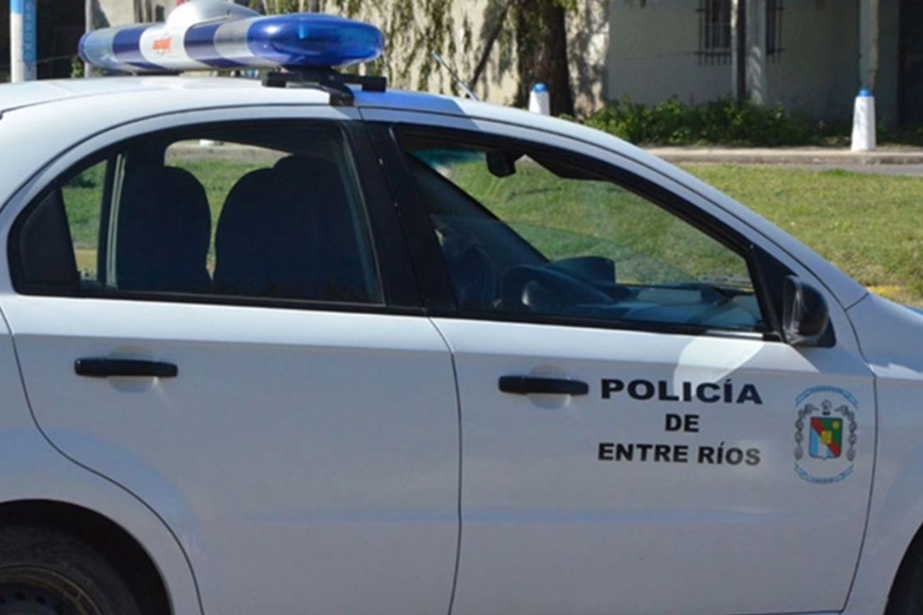 Una alumna ingresó con un cuchillo a la escuela y un compañero resultó herido al intentar desarmarla.