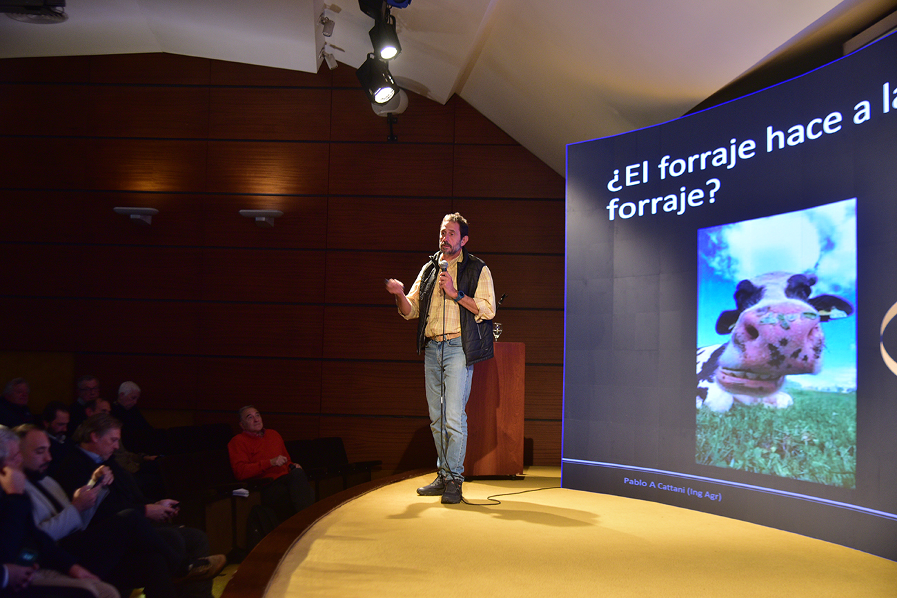 Coyuntura y Agro. Disertación de Pablo Cattani.