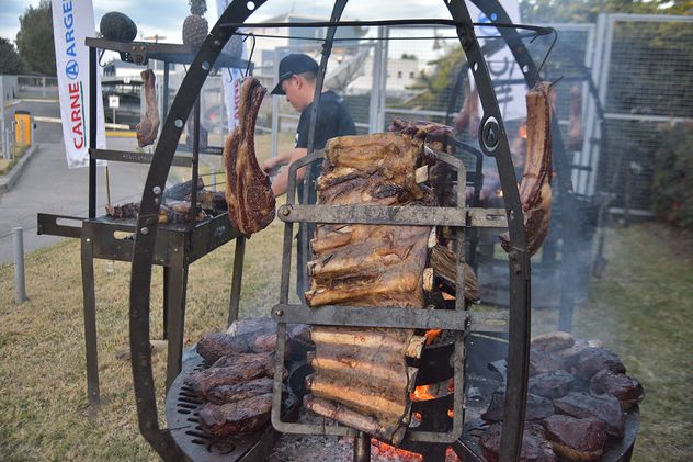 COYUNTURA Y AGRO. El Show de Fuegos con Carne Argentina fue el espacio para la degustación en la sede de La Voz.