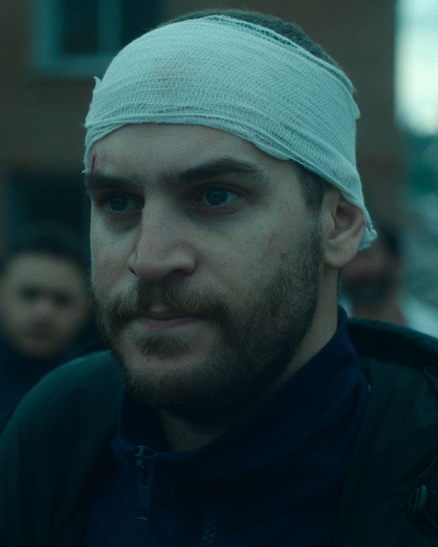 Matías Mayer, como El Polaco. 