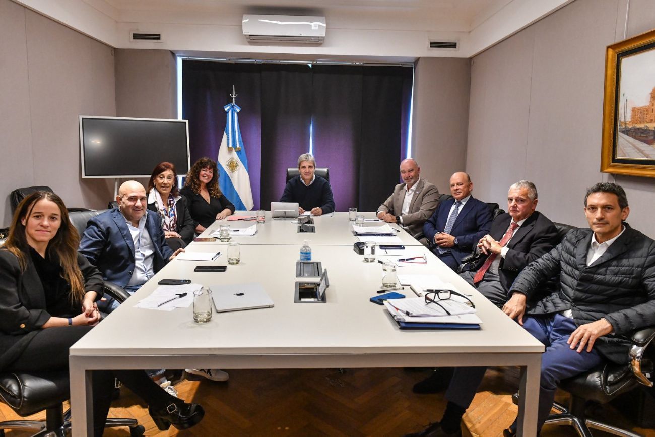 Caputo se reunió con contadores y tributaristas