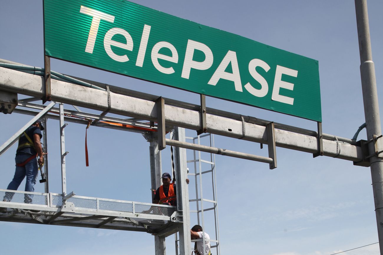 Cartel de TelePase en la Ciudad de Buenos Aires.
