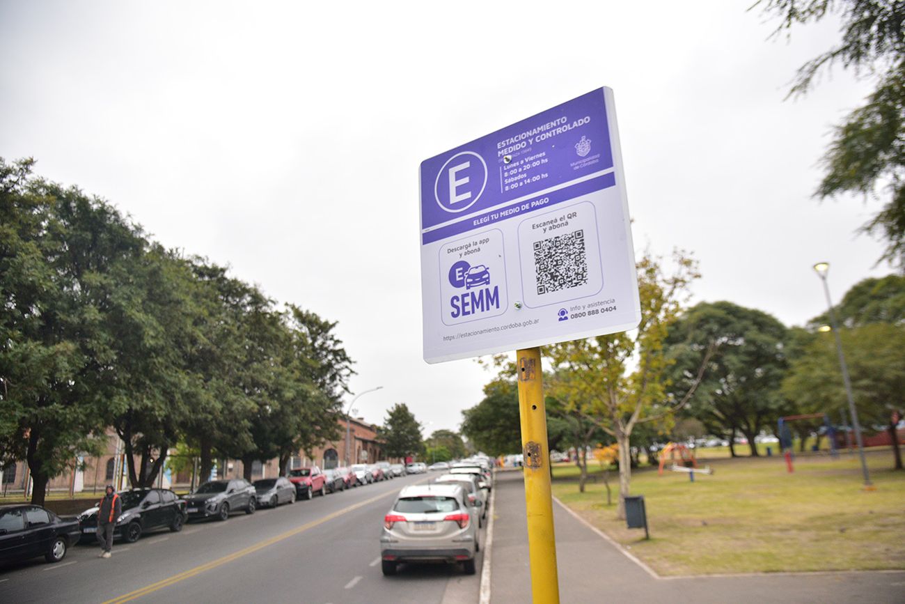 Naranjitas en los dias previos a que empiece a regir el nuevo sistema de estacionamiento
Foto: Pedro Castillo / La Voz 