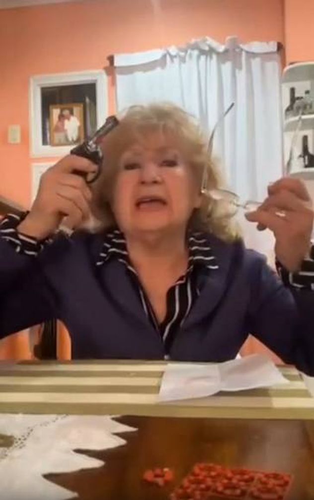 Nancy Luxen se defiende.
