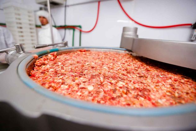 El mercado de alimentos naturales para mascotas comienza a crecer en Argentina impulsado por consumidores que buscan alternativas con menos procesamiento.