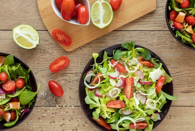 Tres aliños para ensalada que podés dejar siempre listos en la heladera.
