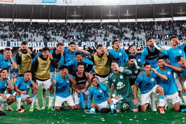 El Kempes lucirá imponente este domingo para albergar el duelo decisivo entre el Pirata cordobés y el conjunto millonario por el trofeo del torneo local.