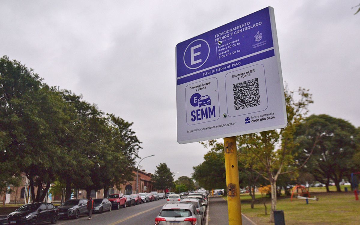 Naranjitas en los dias previos a que empiece a regir el nuevo sistema de estacionamiento
Foto: Pedro Castillo / La Voz 