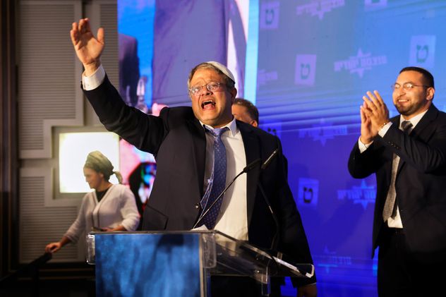 El ministro de Seguridad Nacional de Israel, Itamar Ben Gvir, arengando a sus simpatizantes 