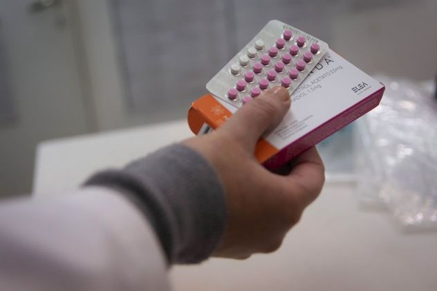 Entrega de anticonceptivos.