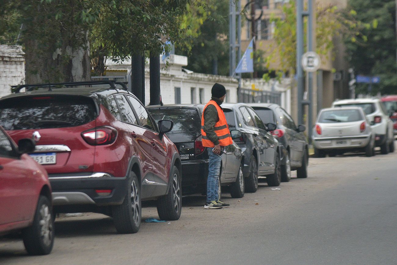 Naranjitas en los dias previos a que empiece a regir el nuevo sistema de estacionamiento
Foto: Pedro Castillo / La Voz 