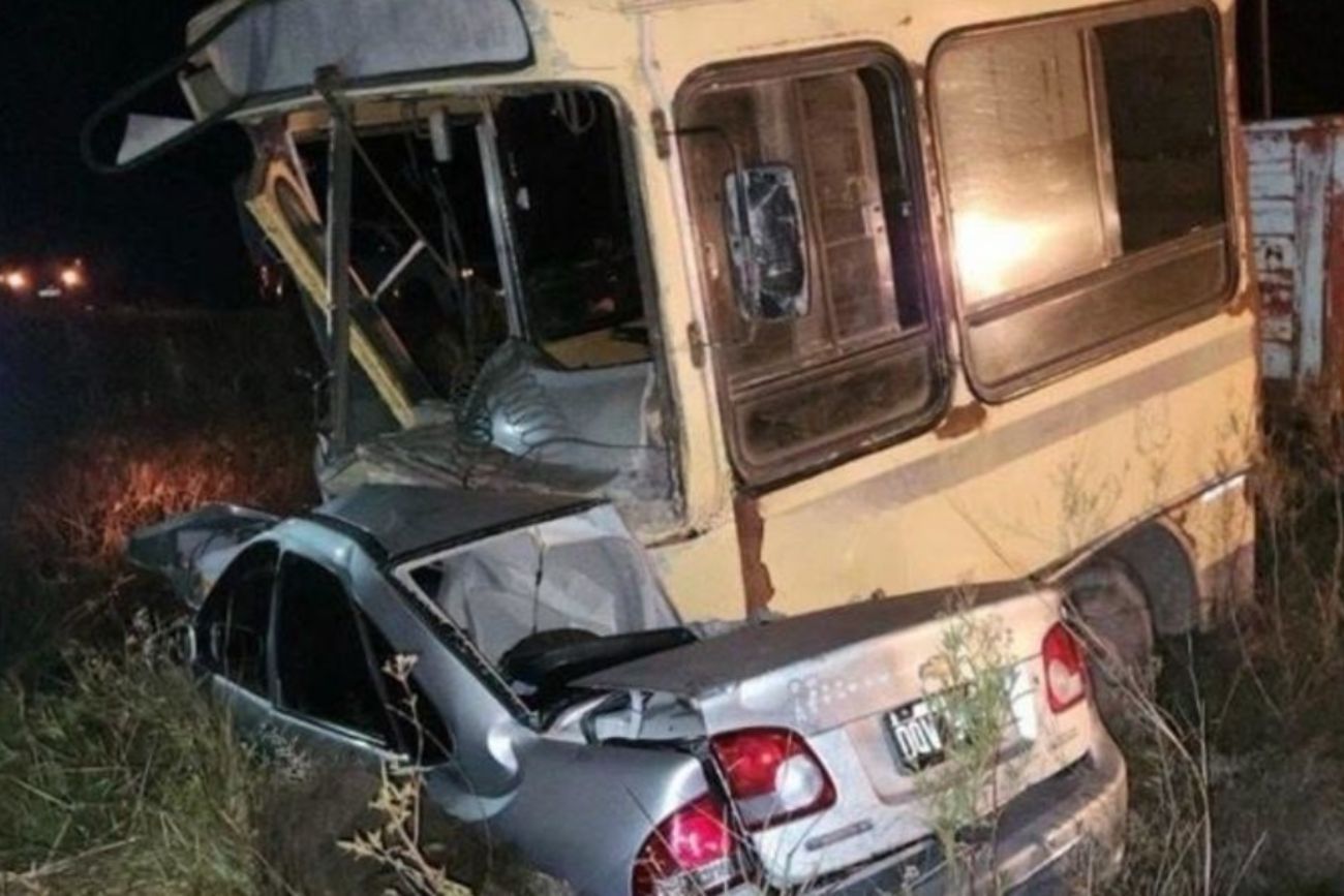 Corrientes: tres personas murieron tras un choque entre un auto y un camión sobre la ruta nacional 118