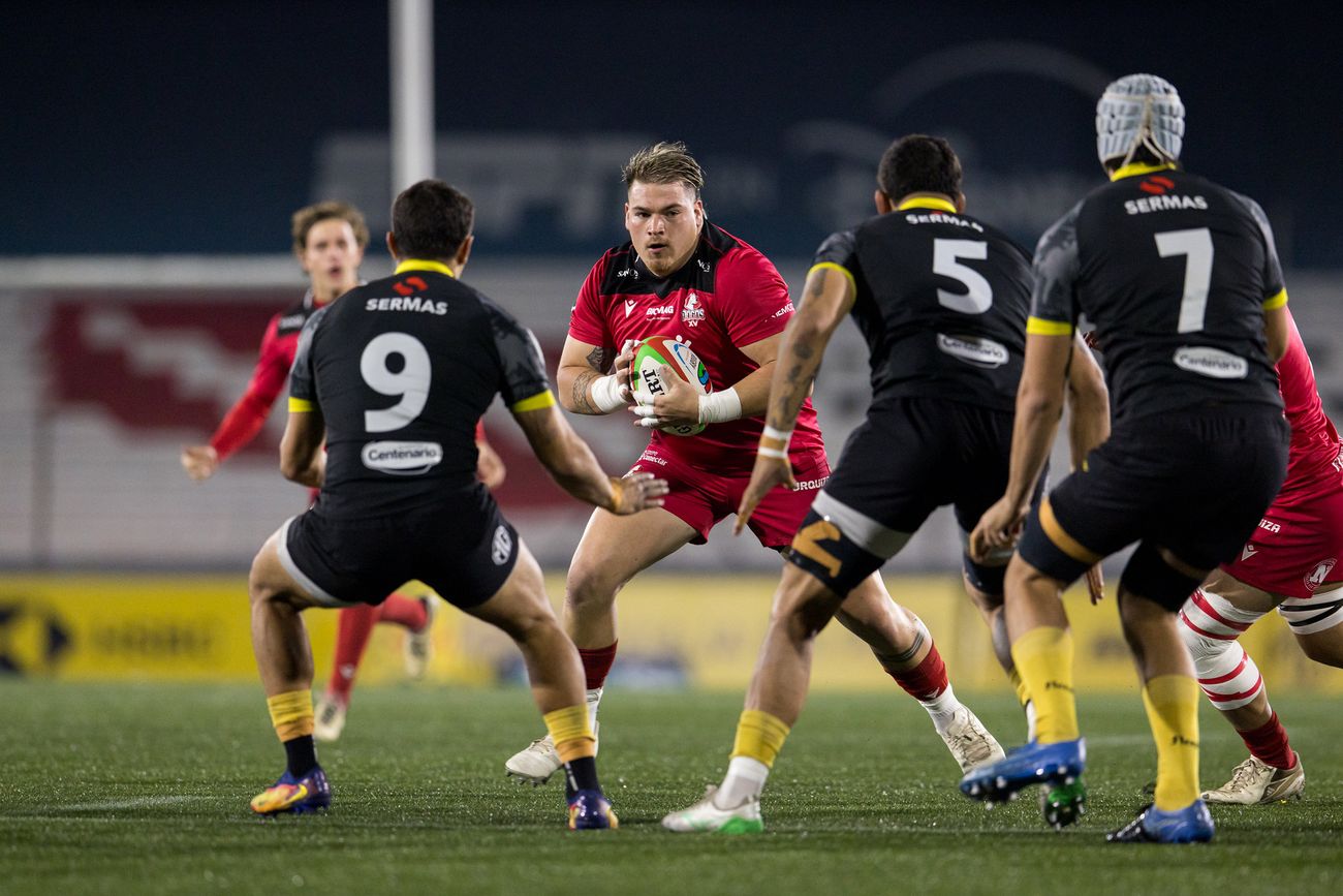 Dogos XV frente a Peñarol en el Estadio Charrúa de Montevideo, por la fecha 12 del SRA.