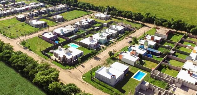 Viviendas proyectadas por Conoc en Colonia Tirolesa y otras ciudades del interior. 