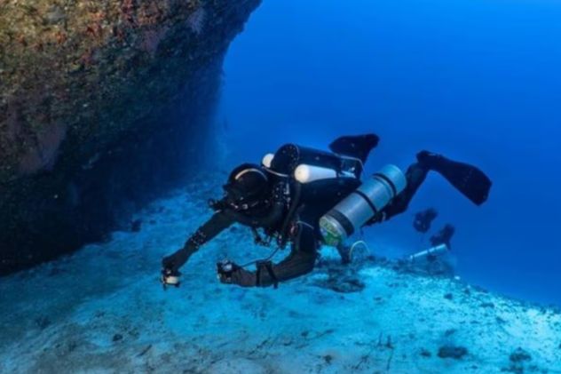 Imágenes del interior de la cueva donde murieron cinco buzos italianos en Maldivas.