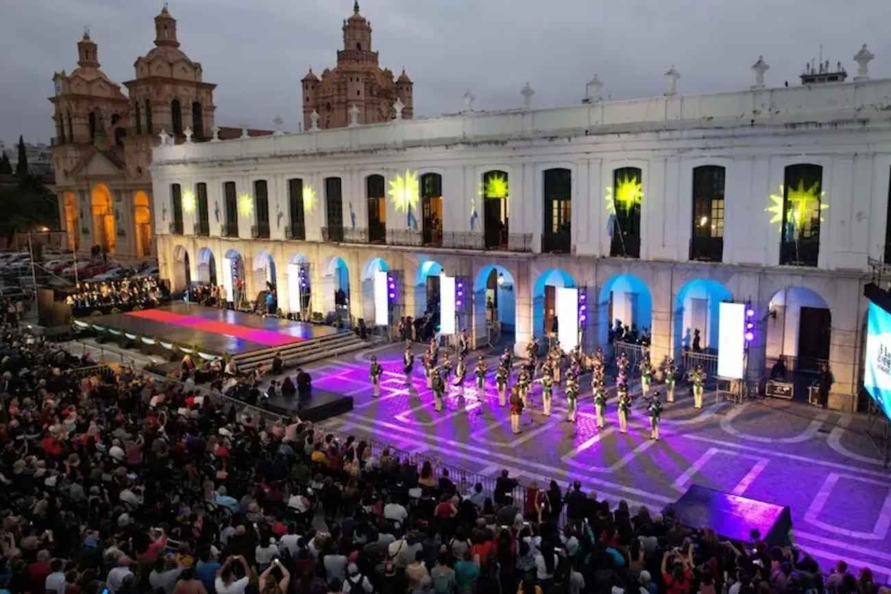 Histórico cambio de guardia en el Cabildo de Córdoba. 