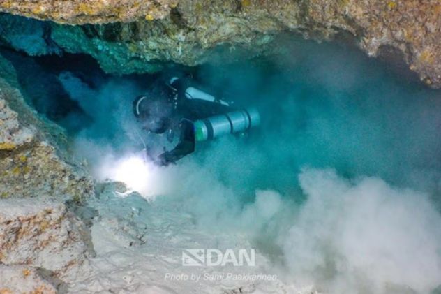 Imágenes del interior de la cueva donde murieron cinco buzos italianos en Maldivas.