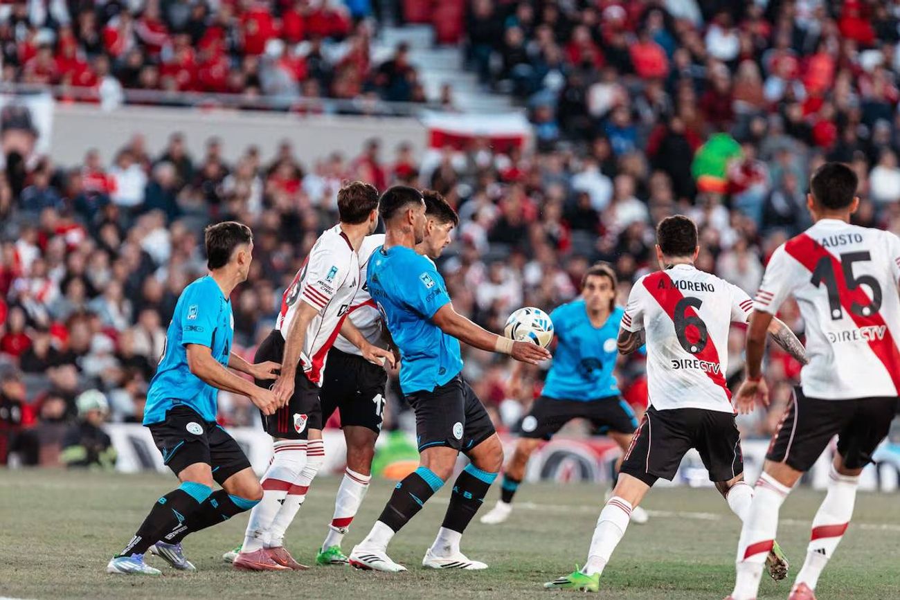 River y Belgrano juegan este domingo en el Kempes.