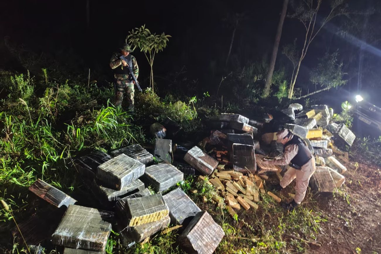 Prefectura incautó más de 3 toneladas de marihuana en el río Paraná: huyeron a pie
