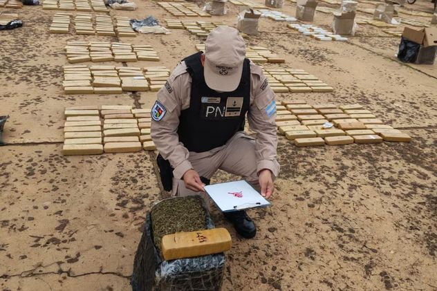 Prefectura incautó más de 3 toneladas de marihuana en el río Paraná: huyeron a pie