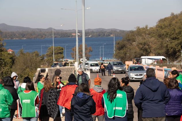 Protesta por el cierre del complejo hotelero de Embalse.