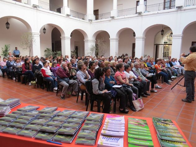 Guillermo Grimoldi en el Cabildo, en la presentación de uno de sus libros. 