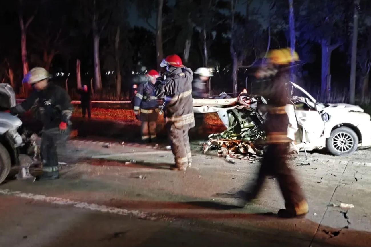 Buenos Aires: una camioneta embistió a un auto por atrás en la ruta 6 y murió una familia completa. (Gentileza El Día)