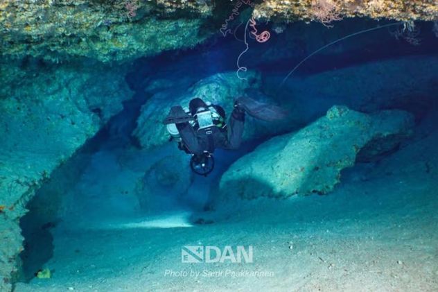 Imágenes del interior de la cueva donde murieron cinco buzos italianos en Maldivas.