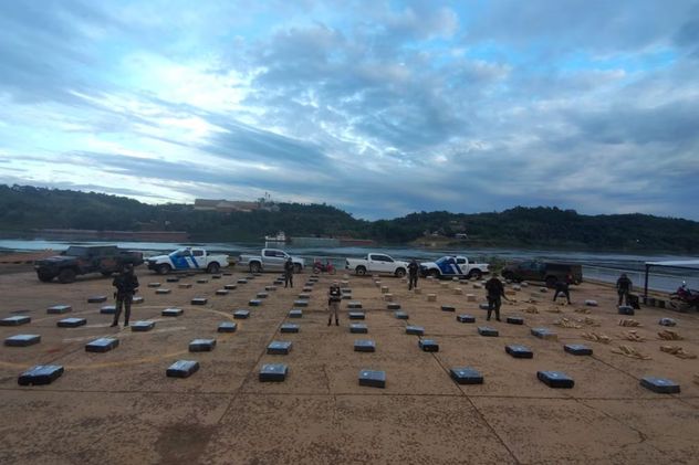 Prefectura incautó más de 3 toneladas de marihuana en el río Paraná: huyeron a pie