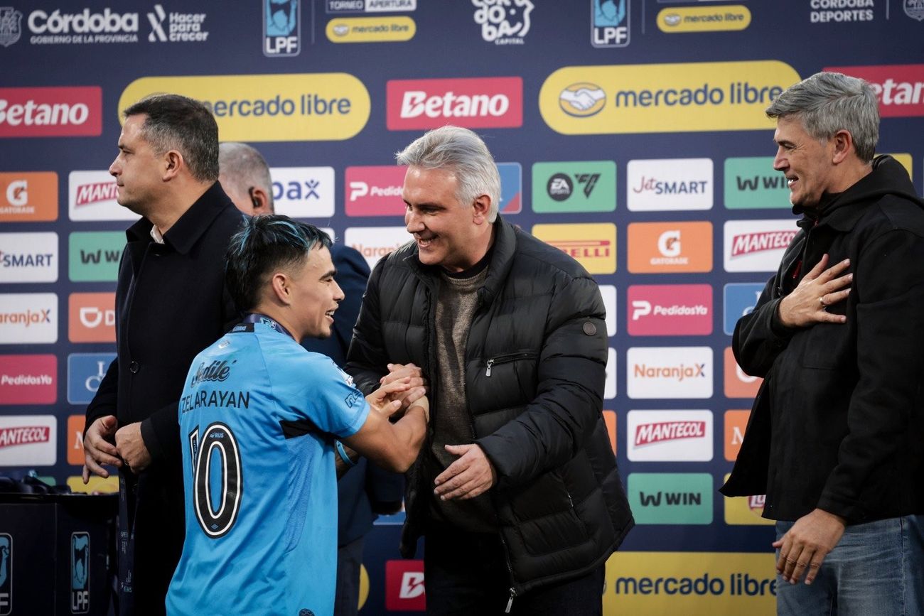 El Gobernador de Córdoba en la premiación de Belgrano.