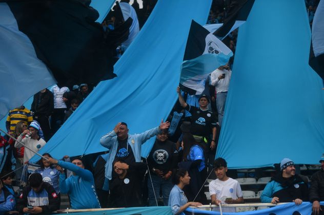 Hinchas de Belgrano en la final de la Liga Profesional de Fútbol.