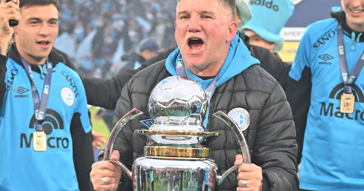 Luis Fabián Artime, en los festejos del Belgrano campeón. El título celeste, primero de Liga para Córdoba.  