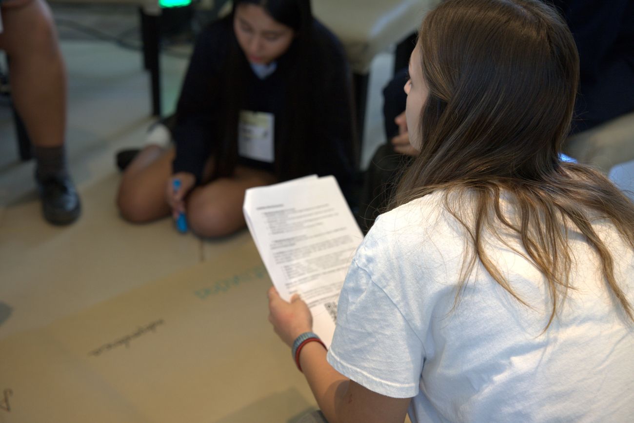Pantallas, redes sociales, apuestas online y algoritmos ya forman parte de la agenda escolar: el proyecto Territorio Digital busca abrir el debate con estudiantes y docentes de Córdoba.
