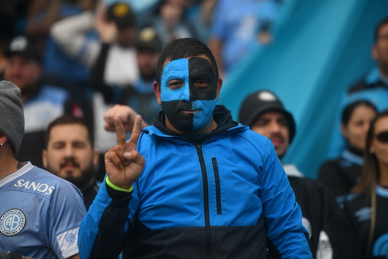 Las tribunas del Kempes, una fiesta celeste: las mejores fotos de los hinchas de Belgrano en la final con River