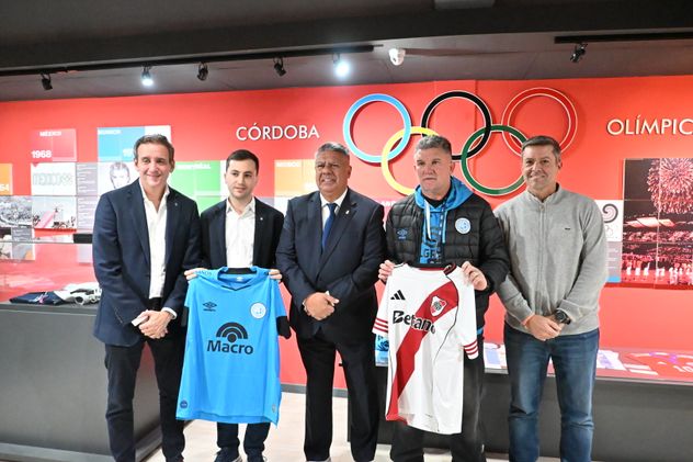 Claudio Tapia presente en la final en el Kempes.