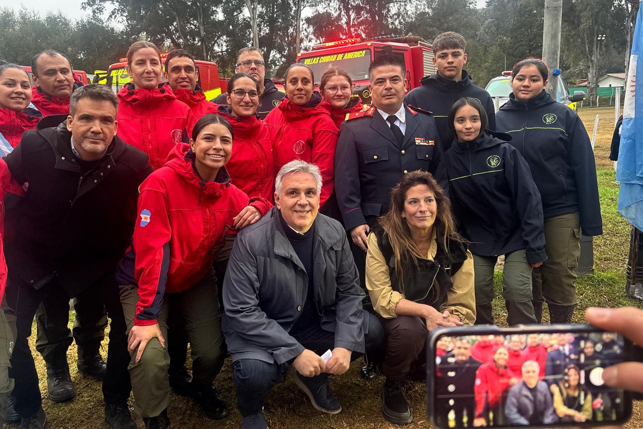 El gobernador Llaryora, el 16 de mayo pasado, de recorrida en Villa La Bolsa.