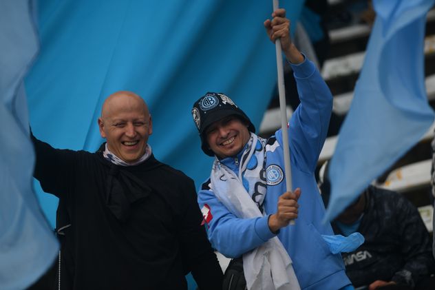 Hinchas de Belgrano en la final de la Liga Profesional de Fútbol.