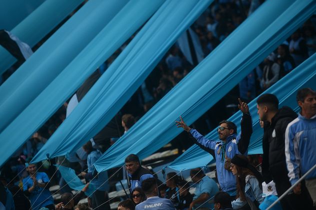 Hinchas de Belgrano en la final de la Liga Profesional de Fútbol.
