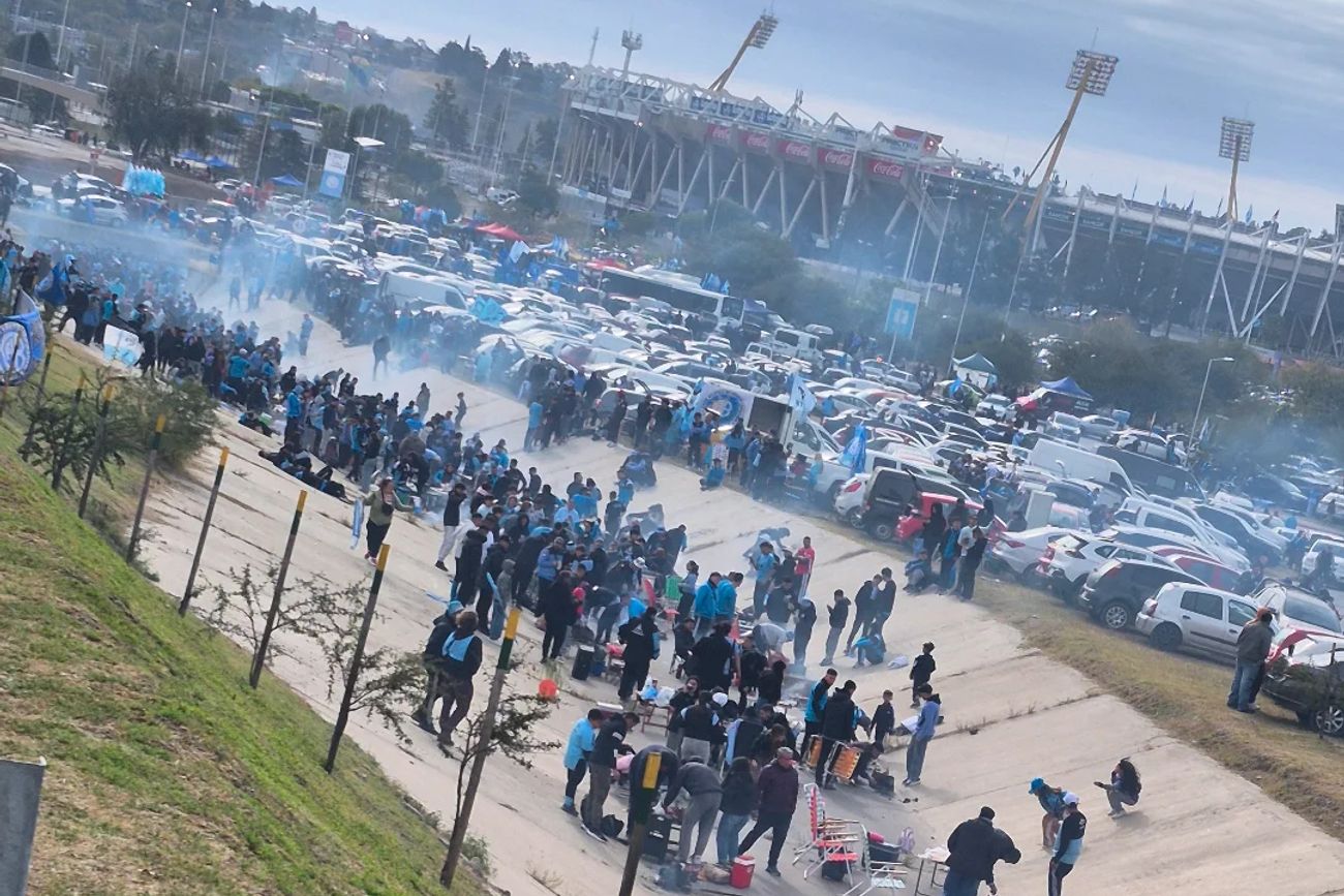 La previa de Belgrano en el Kempes. Una locura.